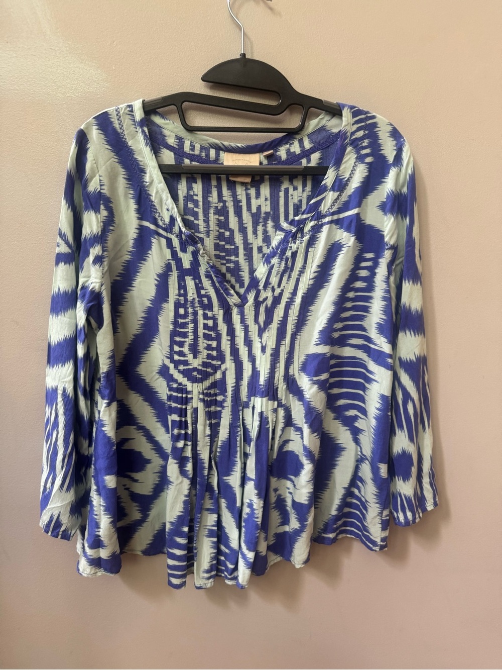 Anthropologie Vanessa Virginia Blue & Cream Patterned V-Neck Women's Top